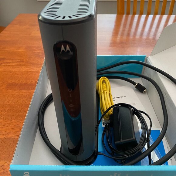 Motorola MG7700 Modem Wifi Router Combo - Picture 3 of 6